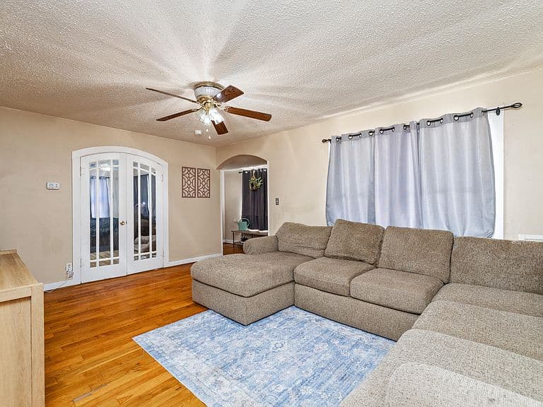 Listing photo 5