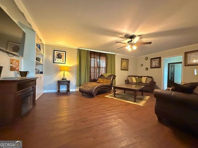 Listing photo 3