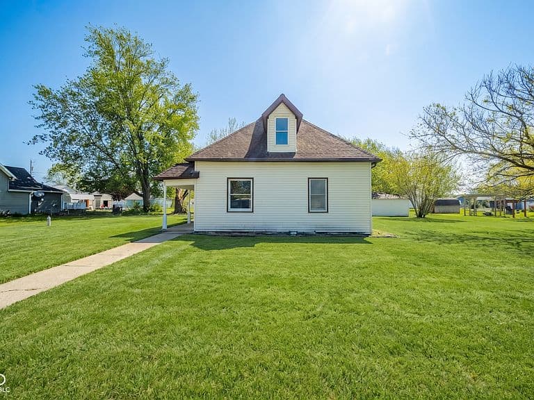 Listing photo 2