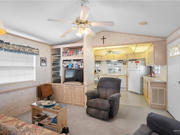 Listing photo 4
