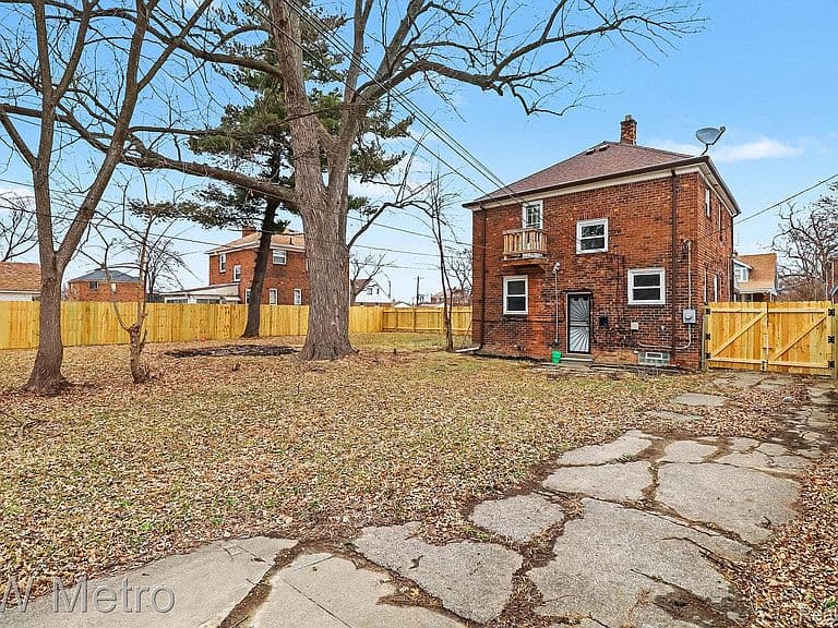 Listing photo 4