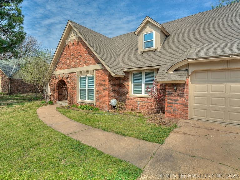 Listing photo 5
