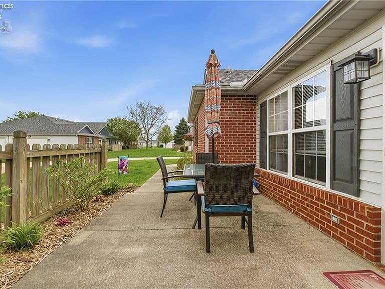 Listing photo 5
