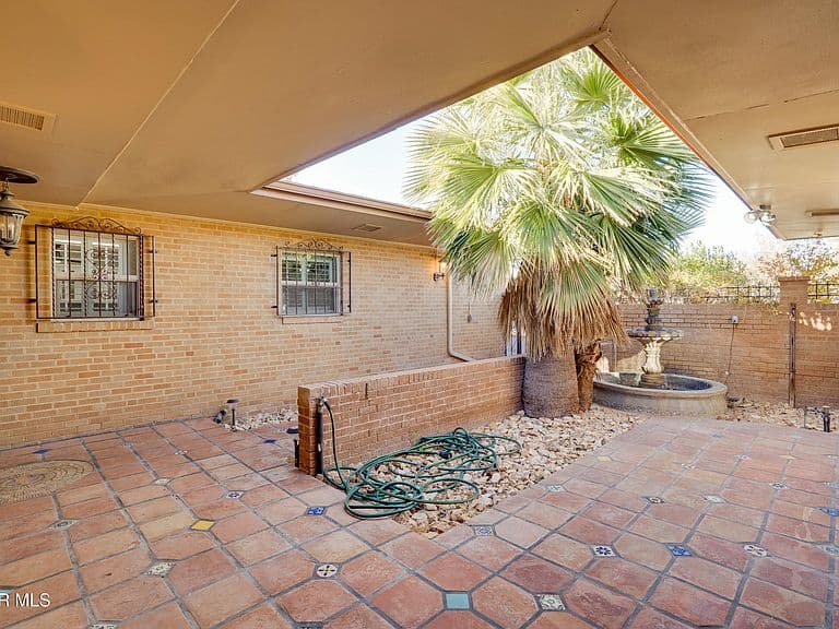 Listing photo 4