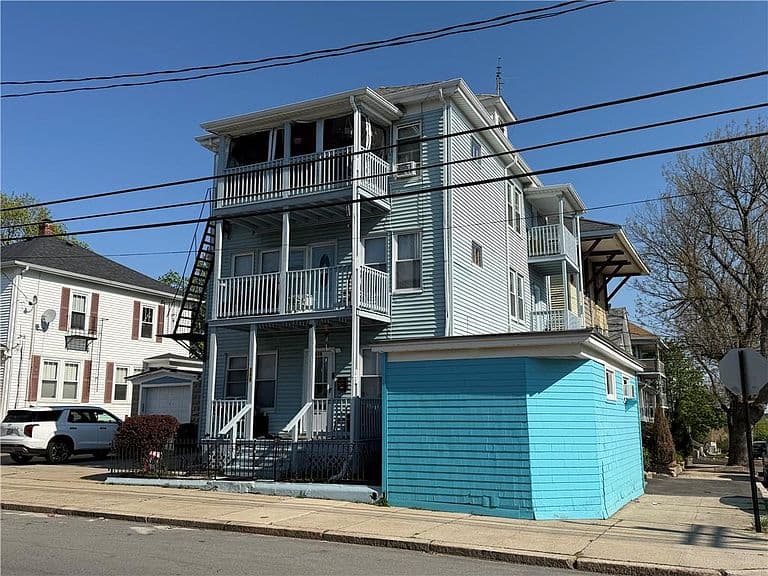 Listing photo 3