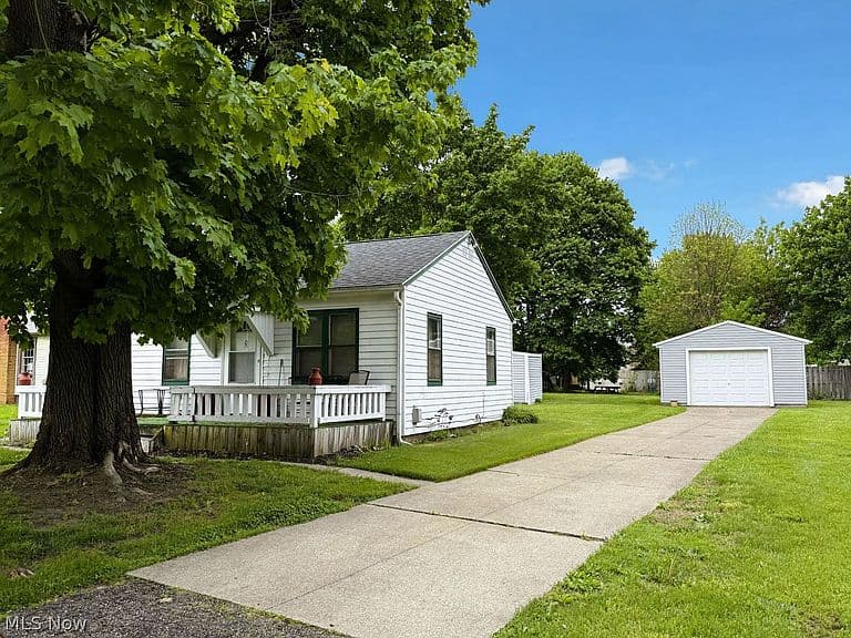 Listing photo 2