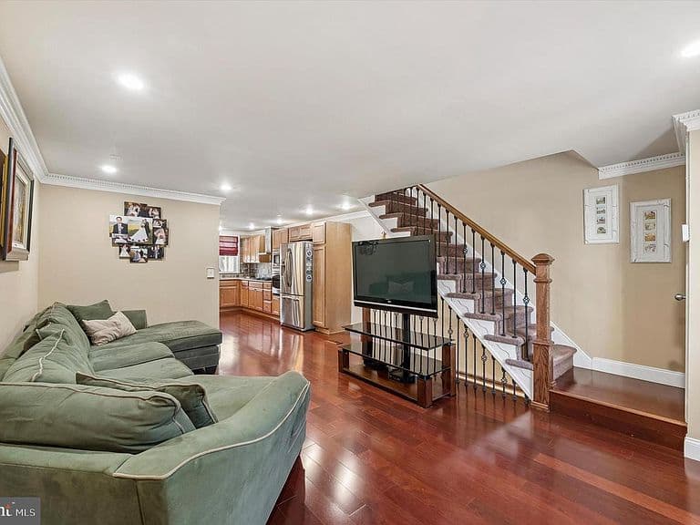Listing photo 4