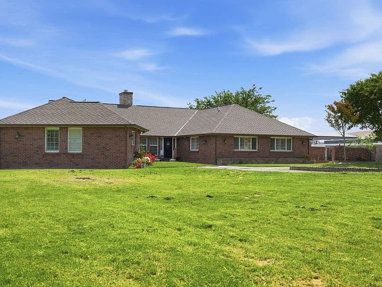 Listing photo 4