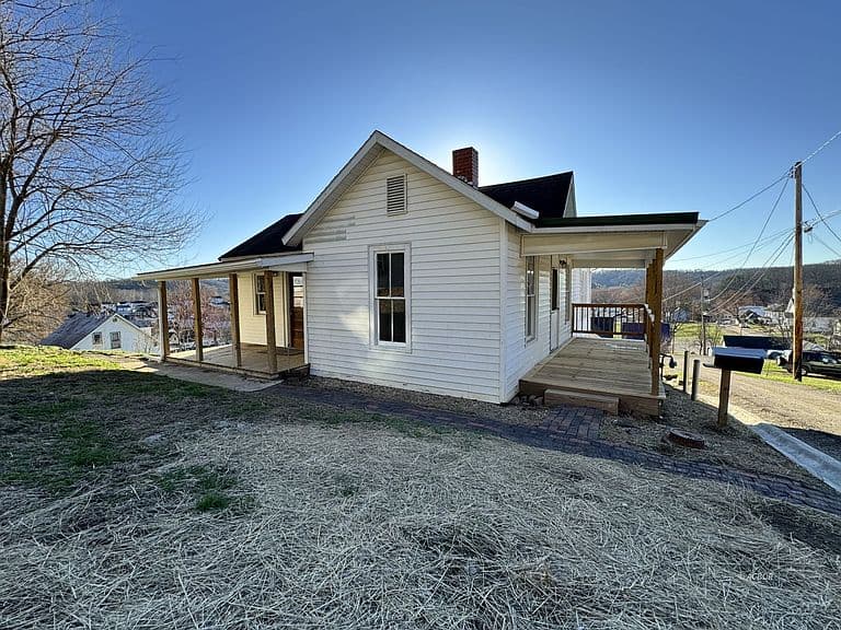 Listing photo 2