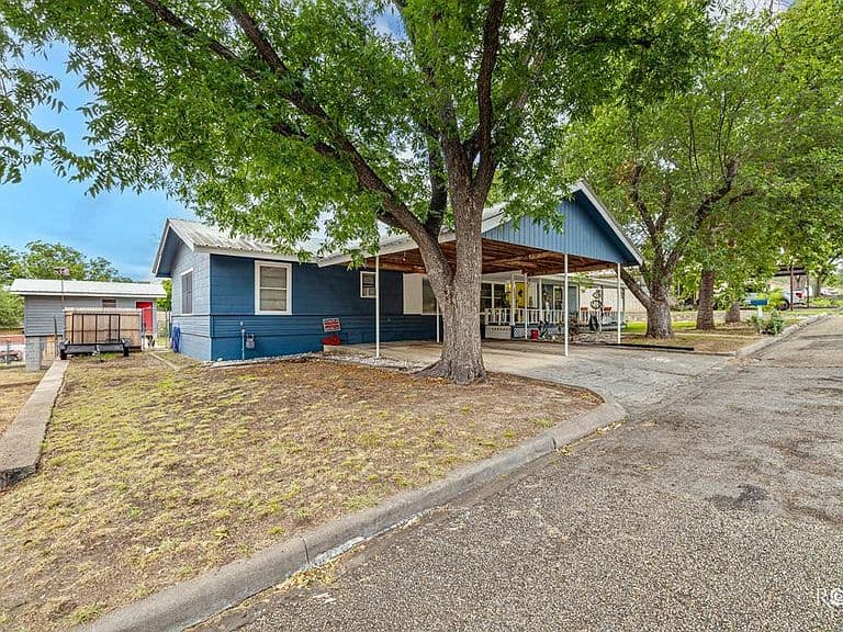 Listing photo 4
