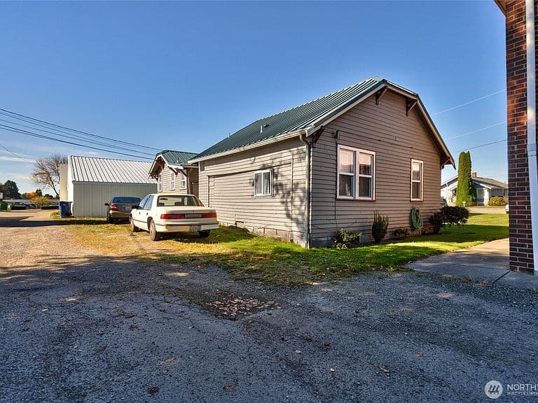 Listing photo 5