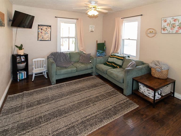 Listing photo 3