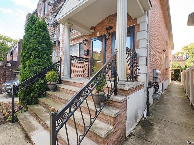 Listing photo 3
