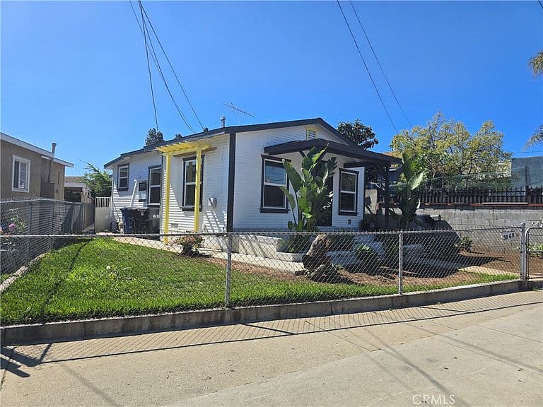 Listing photo 4