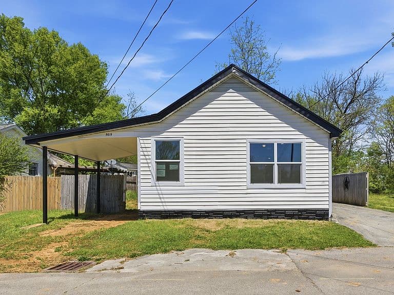 Listing photo 2