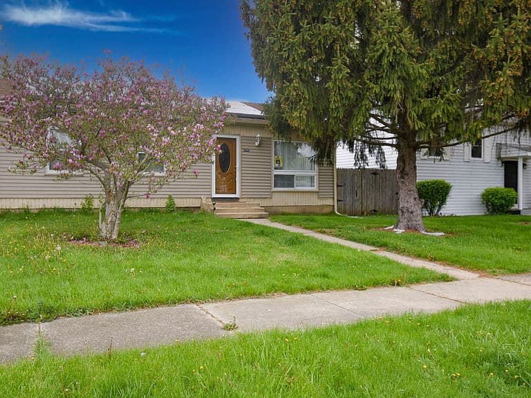 Listing photo 2