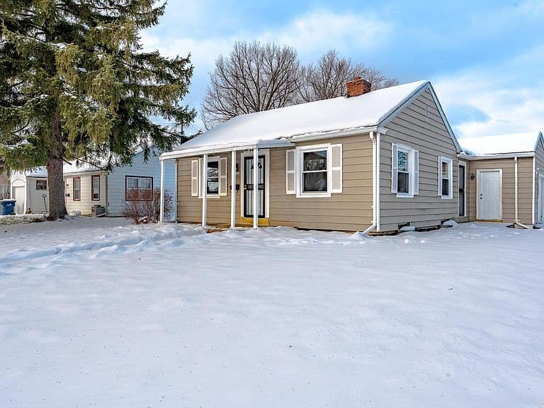 Listing photo 2