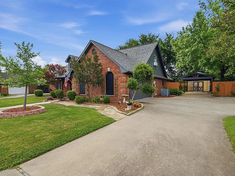 Listing photo 2