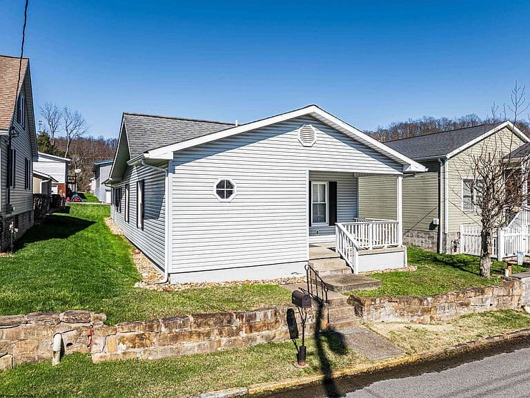 Listing photo 2