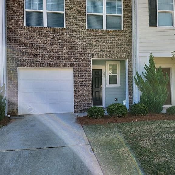 Listing photo 2