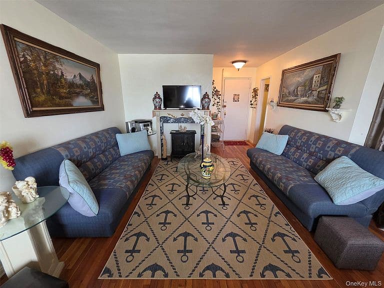 Listing photo 3