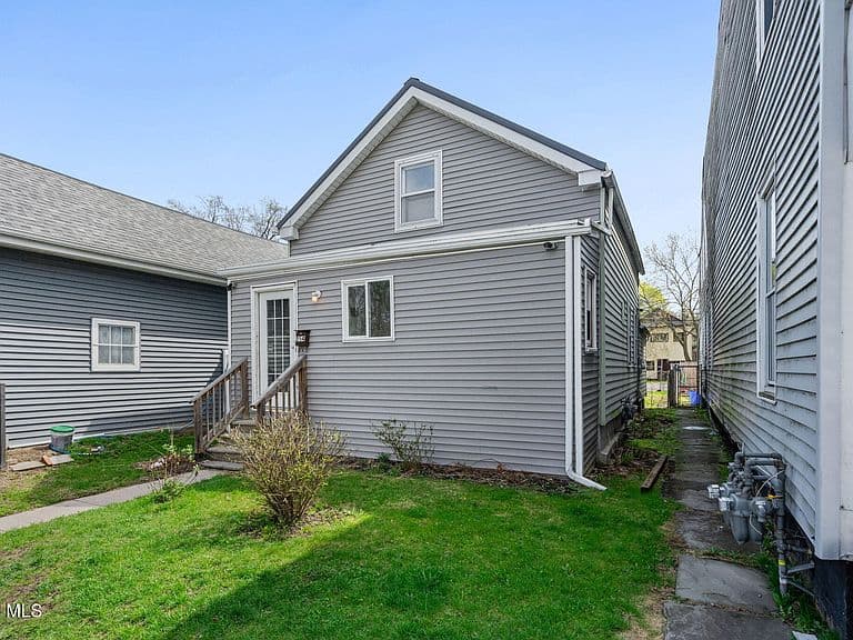 Listing photo 4