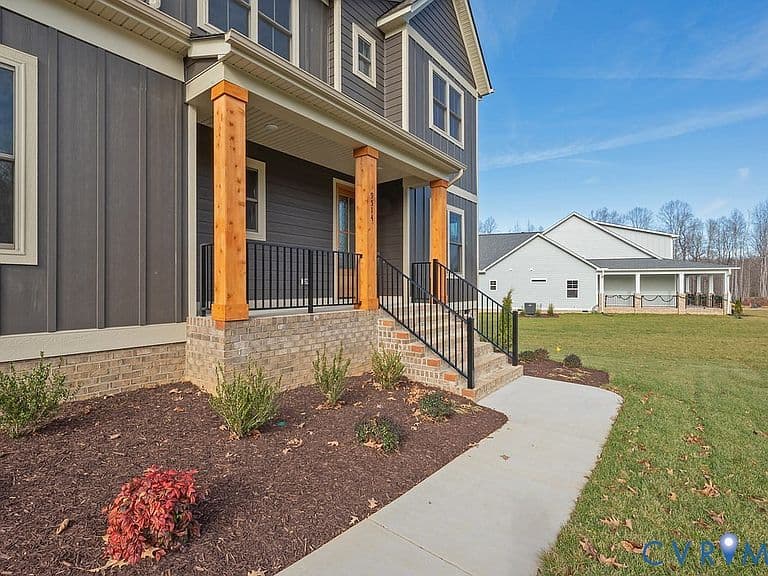 Listing photo 5