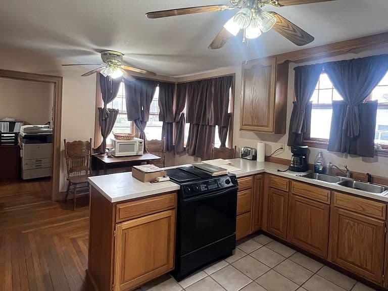 Listing photo 4