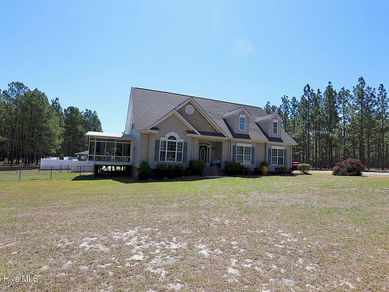 Listing photo 4