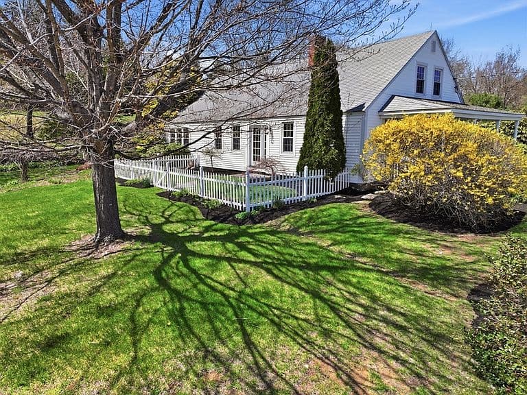 Listing photo 4