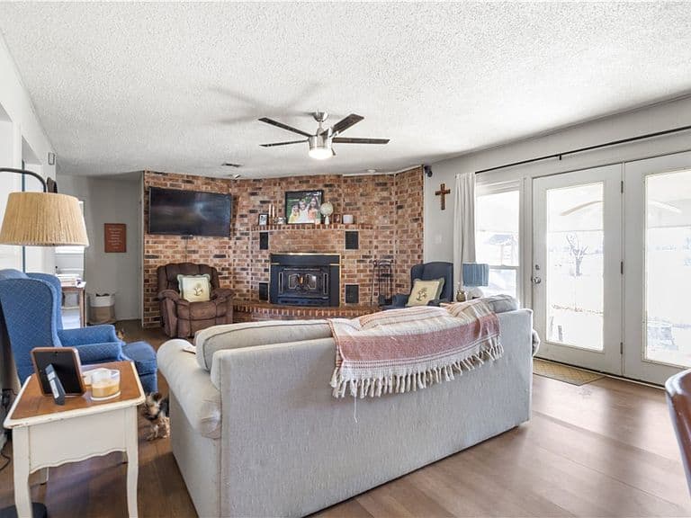 Listing photo 4