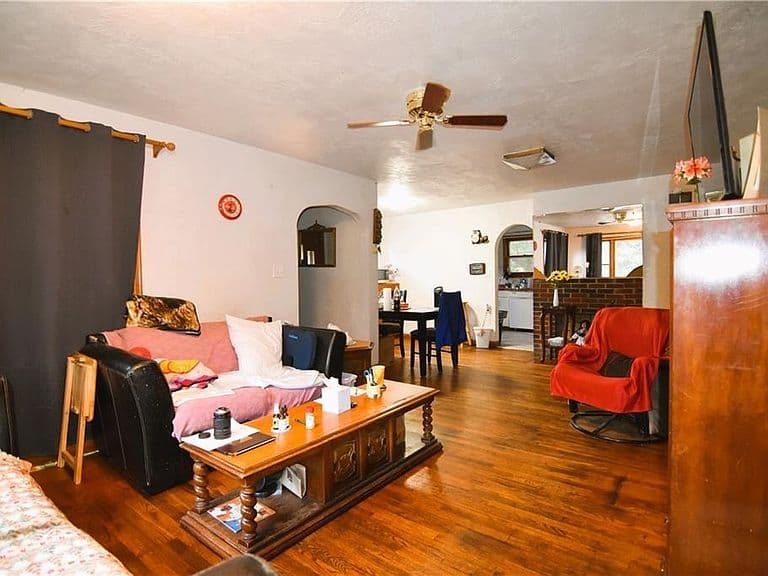 Listing photo 3