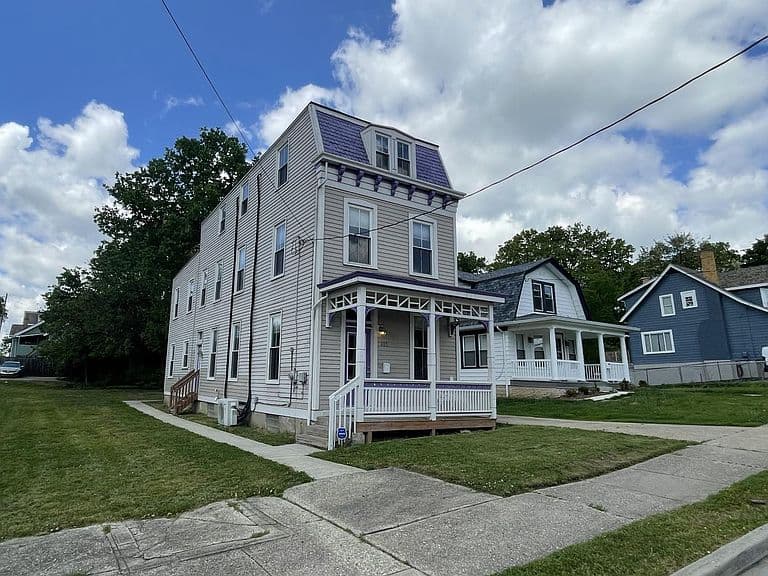 Listing photo 4