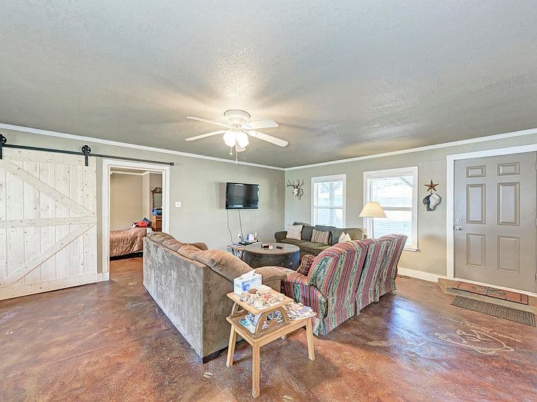 Listing photo 5