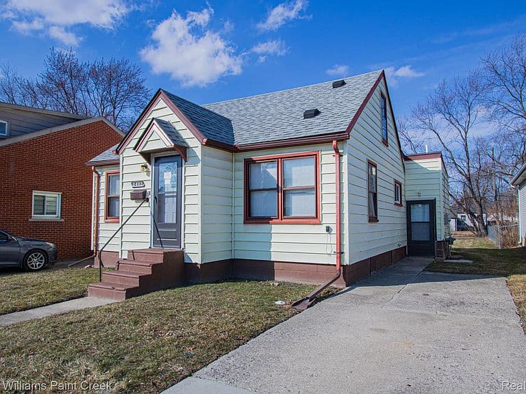 Listing photo 2