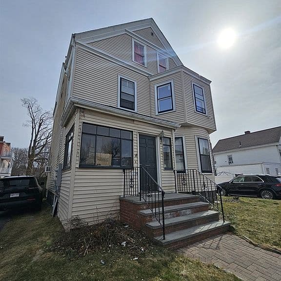 Listing photo 2