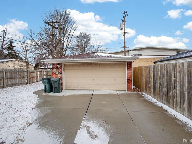 Listing photo 4