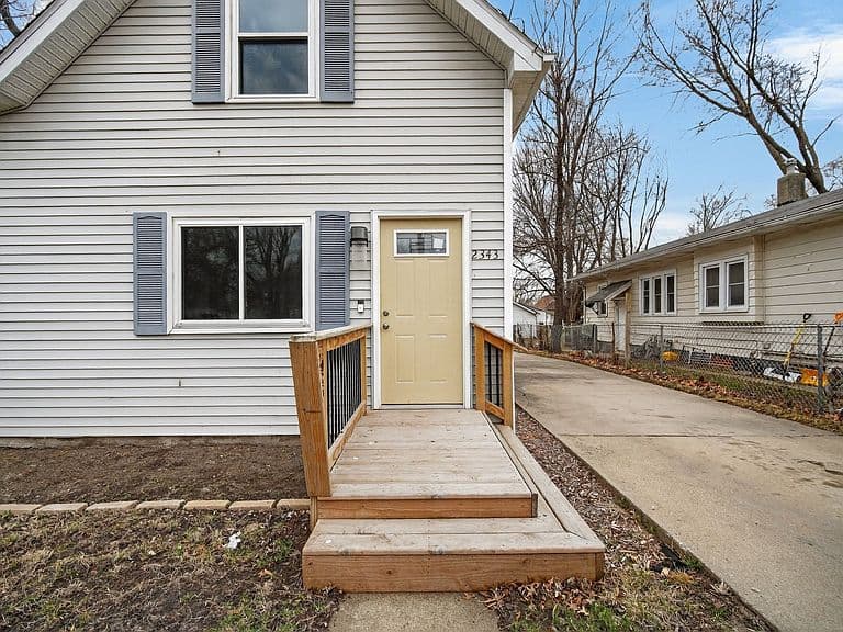 Listing photo 2