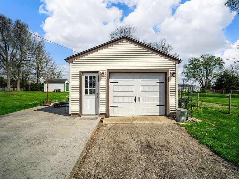 Listing photo 5