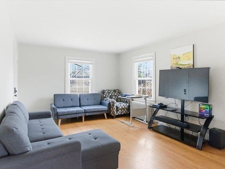 Listing photo 5