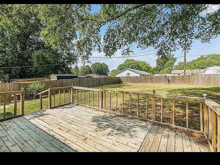 Listing photo 2