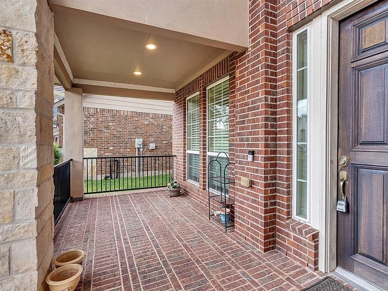 Listing photo 4