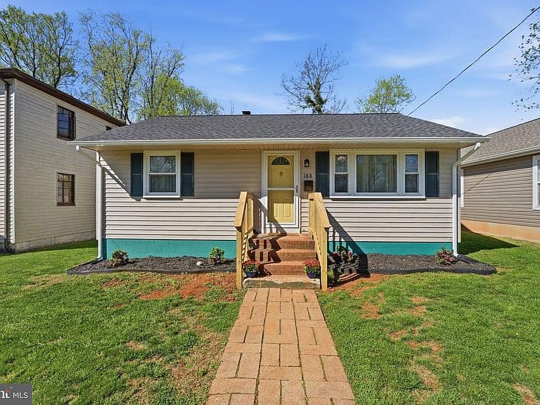 Listing photo 2