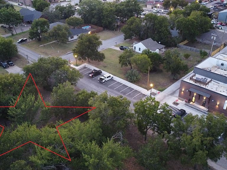 Listing photo 4