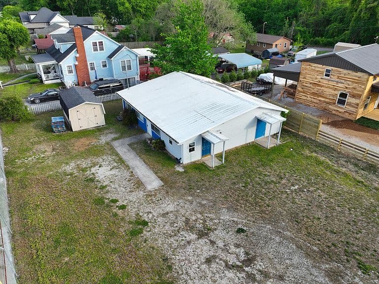 Listing photo 5