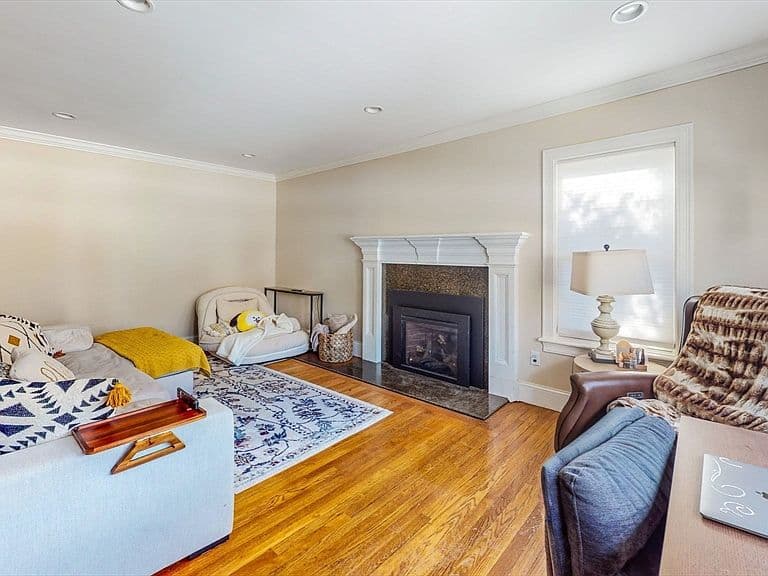 Listing photo 5