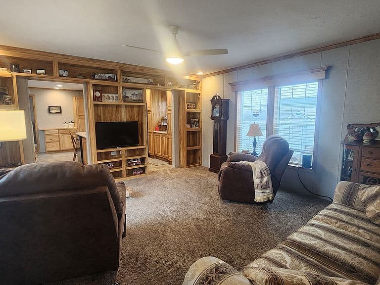 Listing photo 3