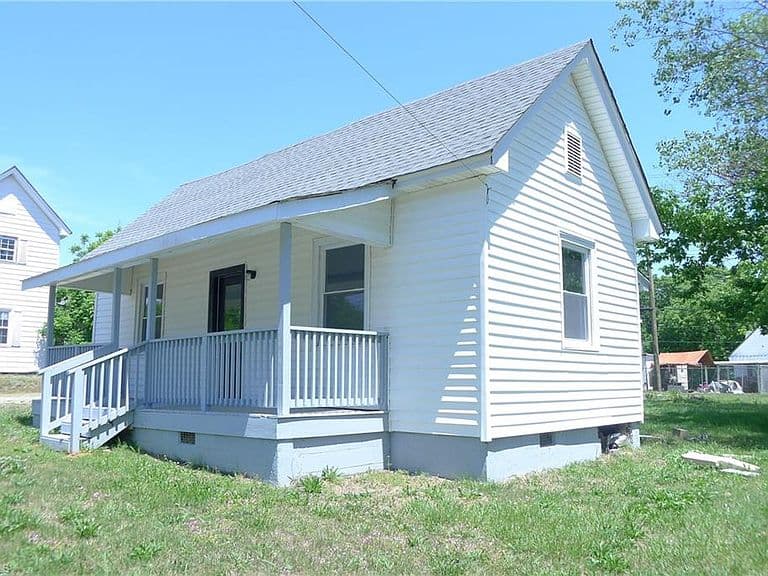 Listing photo 2