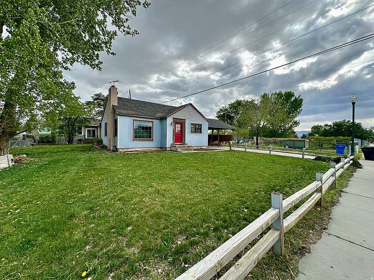 Listing photo 2