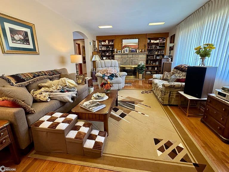 Listing photo 5